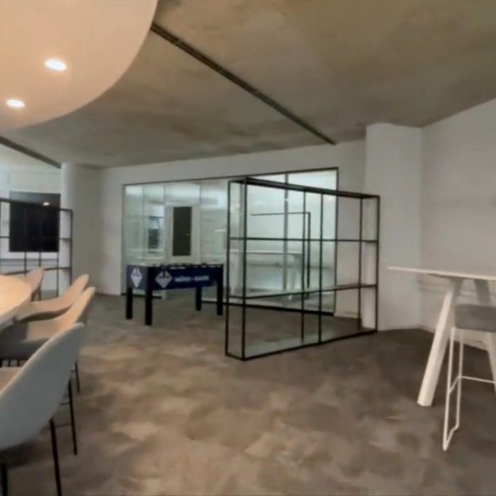 “Design Your Own Office”: attraktive Freiflächen, neue Begegnungsräume sowie eine umfassende technische Sanierung